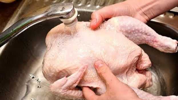 Video ★ Почему нельзя мыть курицу. Как правильно обработать сырую курицу, чтобы не заразить всю семью. en Español