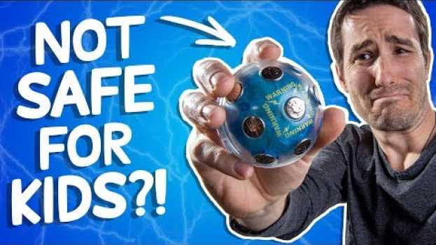 Video 7 Amazing Toys That Are Too Dangerous for Kids • Out of the Box #1 em Portuguese
