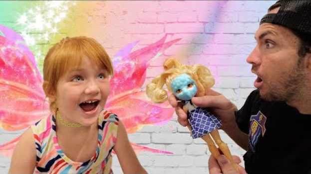 Video ADLEY earns her FAIRY WiNGS!! helping Dad at his magic princess makeover shop & FailFix surprise spa en français
