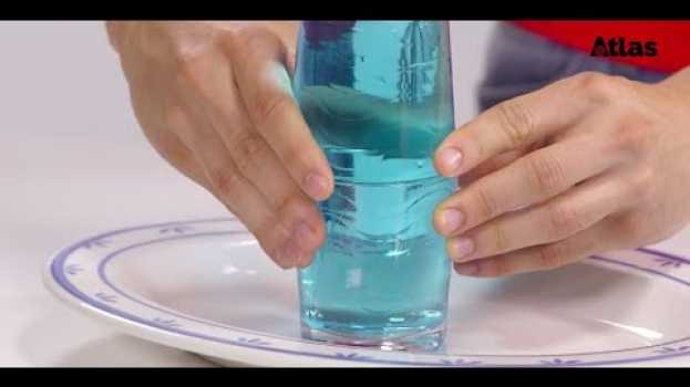 Видео La forza di coesione dell'acqua e la tensione superficiale - Un bicchiere mezzo pieno на русском