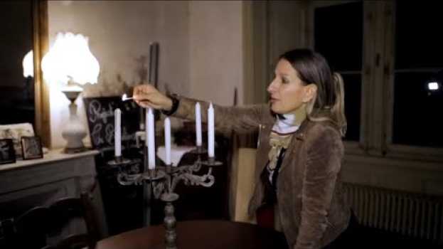 Video Une medium pratique un rituel vaudou dans leur château hanté in Deutsch