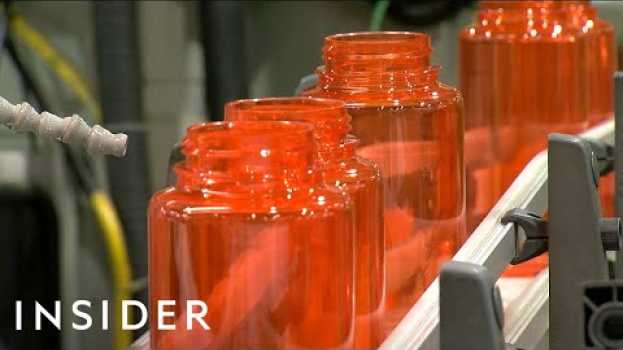 Видео How Nalgene Makes Its Water Bottles | The Making Of на русском