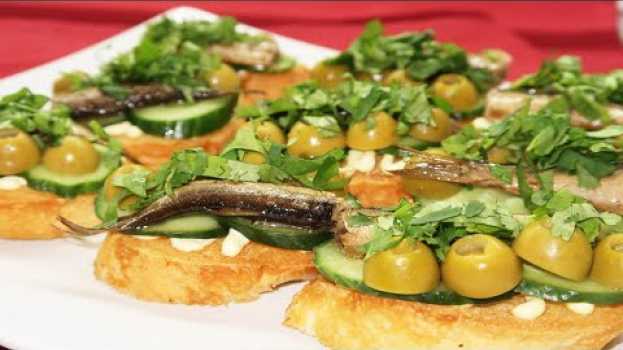 Video Бутерброды со шпротами и оливками на новогодний стол. Очень вкусные бутерброды в новогоднее меню na Polish