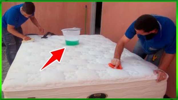 Video Minha Mãe Me Ensinou Este TRUQUE Para Limpar CAMA BOX e Com MANCHAS ! en Español
