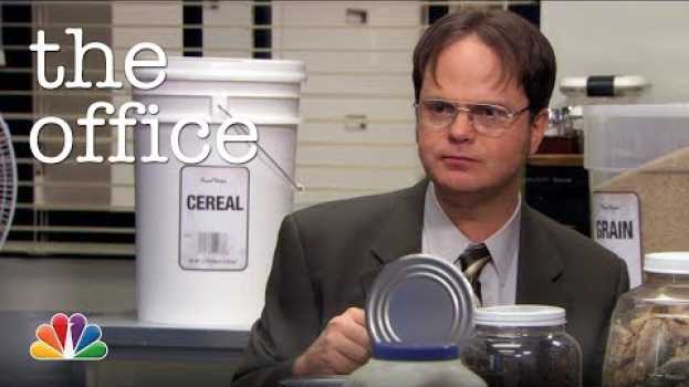 Video Dwight Eats His Survival Food - The Office in Deutsch