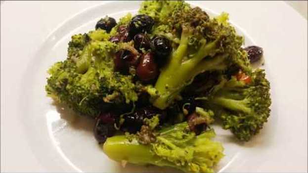 Video Broccoli con le olive nere (e pecorino) en français