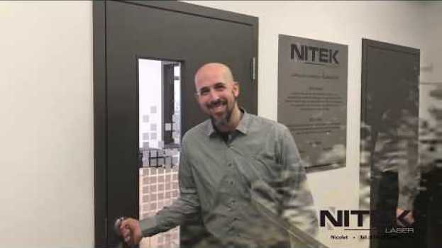 Video Un emploi comme chargé de projet chez Nitek Laser ! su italiano