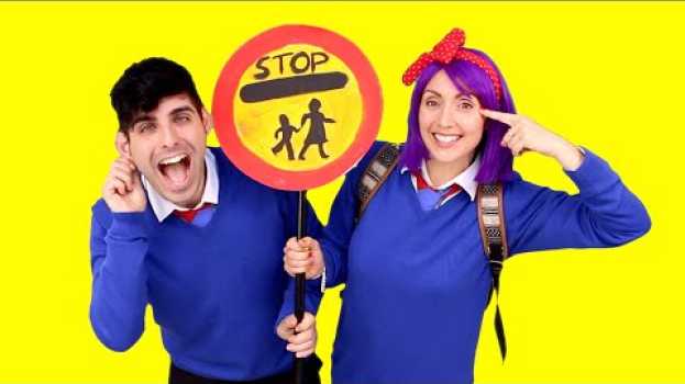 Video Our Going To School Story | Bella & Beans TV su italiano