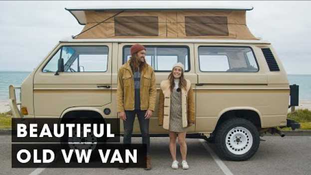 Video Couple Turn Old VW Van into A Beautiful Home on Wheels en français