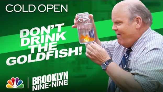 Video Cold Open: Hitchcock Drinks His Fish - Brooklyn Nine-Nine em Portuguese