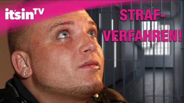 Видео DSDS-Star Menowin Fröhlich muss nach Autounfall ins Gefängnis! | It's in TV на русском