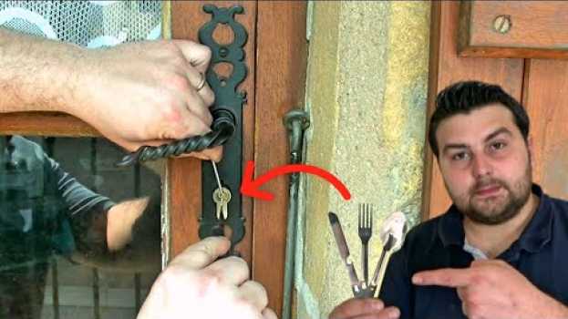 Video Comment Ouvrir une porte d'Entrée avec un Ustensile de Cuisine su italiano