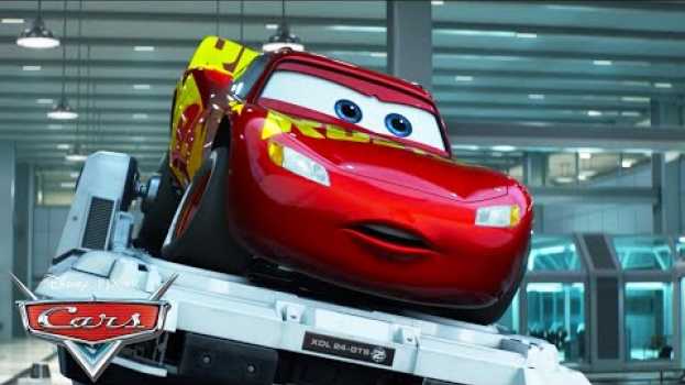 Video Lightning's First Time Racing on The Simulator | Pixar Cars em Portuguese
