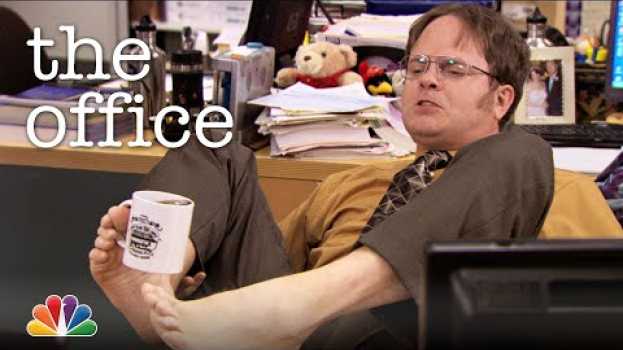 Video Dwight Only Uses His Feet - The Office in Deutsch