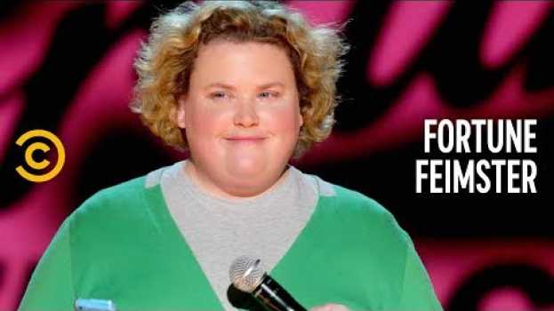 Video Moms Love to Tell You News About People You Grew Up With - Fortune Feimster in Deutsch