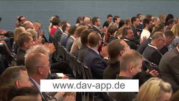 Video 56. DAV-Wirtschaftsforum mit Ankündigung von Web-App em Portuguese