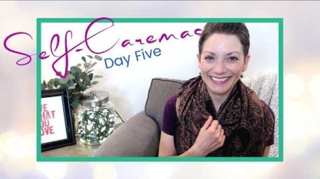 Video KEEP IT SIMPLE DURING THE HOLIDAYS | SELF-CAREMAS DAY FIVE! en français