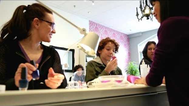 Video Young boy asks for manicure at the nail salon | What Would You Do? | WWYD em Portuguese
