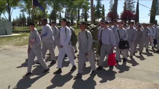 Video Ce camp militaire leur donne une seconde chance en Español