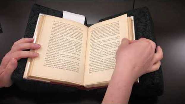 Video Yes, you can touch that!: Care and Handling for Burns Library Classes su italiano