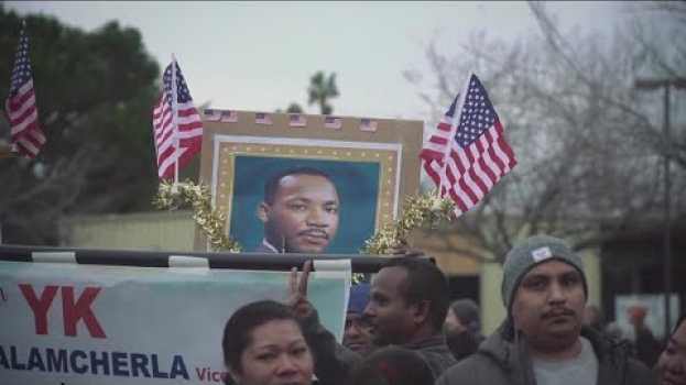 Video Sacramento residents 'March For The Dream' Martin Luther King Jr. Day su italiano