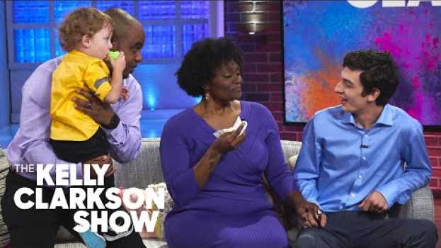 Video Biological Father Surprises Family To Thank Them For Adopting His Son | The Kelly Clarkson Show su italiano