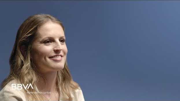 Video “No hay nada más divertido que reírte de ti misma”. Sara Andrés, atleta paralímpica y maestra in Deutsch
