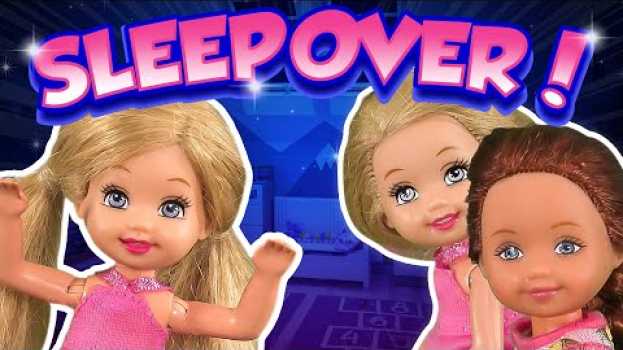 Video Barbie - The Twin's First Sleepover | Ep.214 em Portuguese