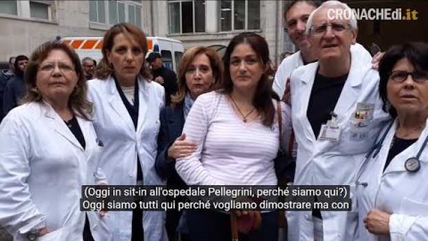 Video Napoli, sit-in dei medici dell'ospedale Pellegrini dopo la sparatoria del 17 maggio na Polish