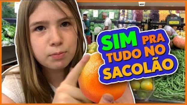 Video MINHA MÃE DISSE SIM PRA TUDO NO SACOLÃO! Conheça minhas 3 frutas preferidas! en français