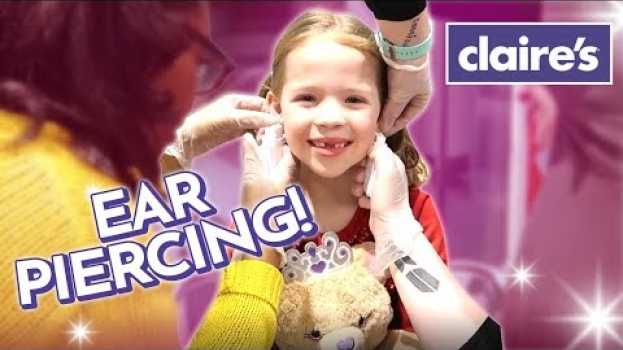 Video Maya Gets Her Ears Pierced at Claire's su italiano