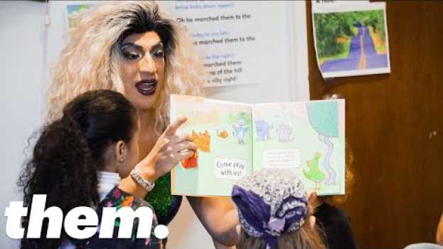 Video The Drag Queens Reading To Kids in Libraries | them. su italiano