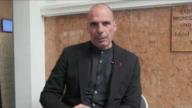 Video Yanis Varoufakis: "We must stop Europe from falling into a racist abyss" | DiEM25 in Deutsch
