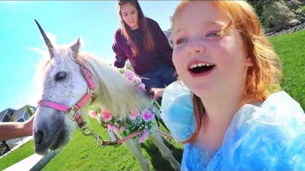 Video UNICORN in our BACKYARD?! Surprising Adley with her Favorite Dream in Real Life! (pet horse routine) en français