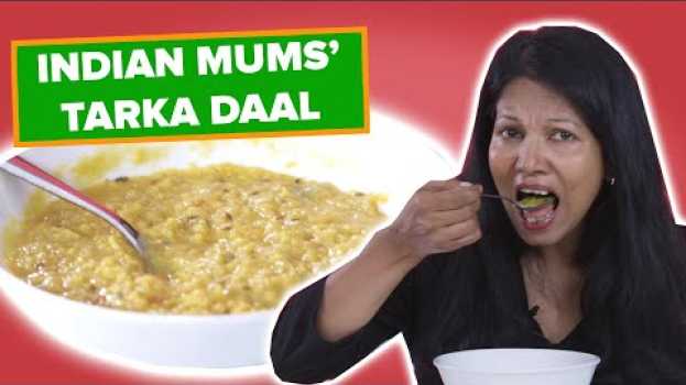 Video Indian Mums Try Other Indian Mums' Tarka Daal in Deutsch