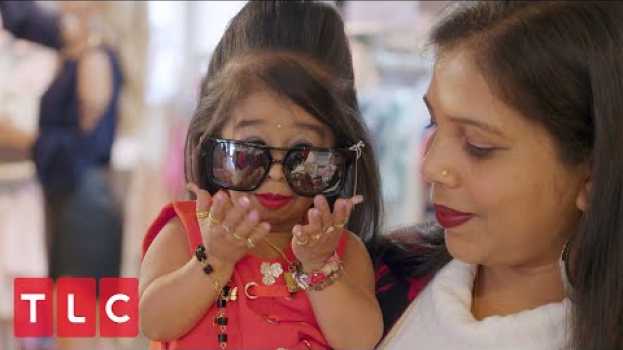 Video Clothes Shopping When You're 2 Feet Tall | World's Smallest Woman: Meet Jyoti su italiano