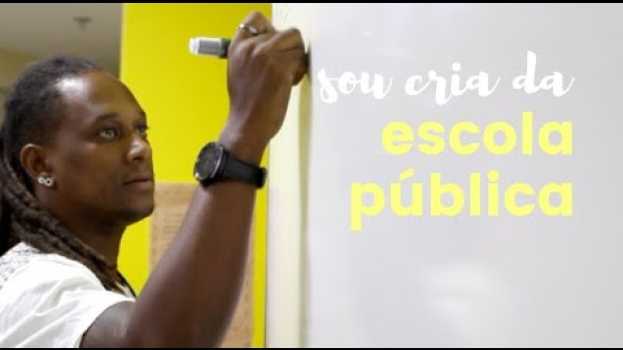 Video João Raphael: "A educação no Brasil foi criada de cima pra baixo" en français