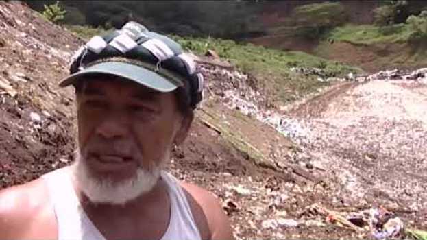 Video Tahiti, ils fouillent les décharges pour survivre en Español