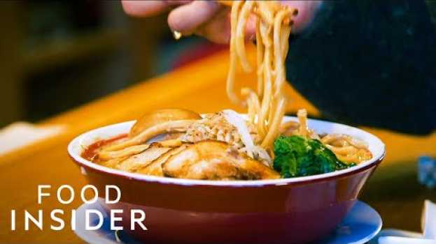 Видео How Noodles Are Eaten Around The World на русском