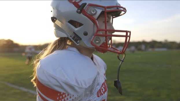 Видео Oregon City's only female football player на русском