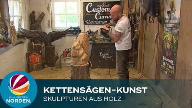 Video Kettensägenkünstler erstellt Skulpturen aus Holz in English