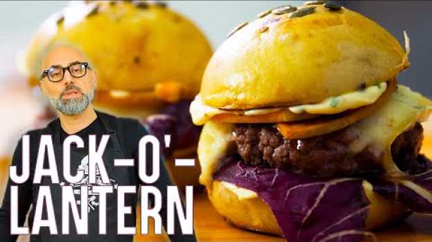 Видео JACK O' LANTERN, l'hamburger alla Zucca perfetto per l'inverno - JACK BURGER | Cucina da Uomini на русском