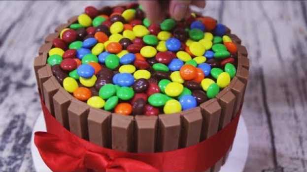 Video Como Fazer Bolo de Aniversário Com KitKat, Nutella e M&Ms en français