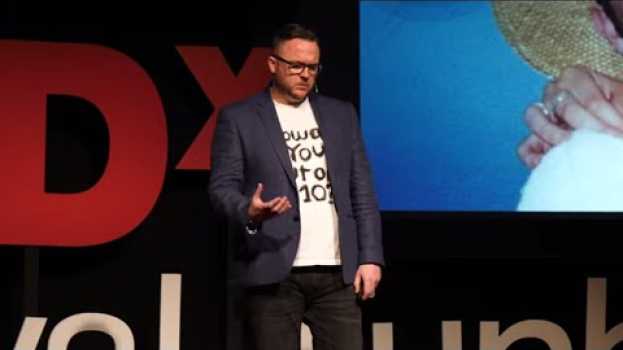 Видео How Do You Stop Men Taking Their Own Lives? | Ben Akers | TEDxRoyalTunbridgeWells на русском