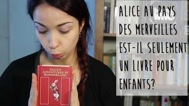 Video Alice au pays des merveilles: un livre pour enfant? em Portuguese
