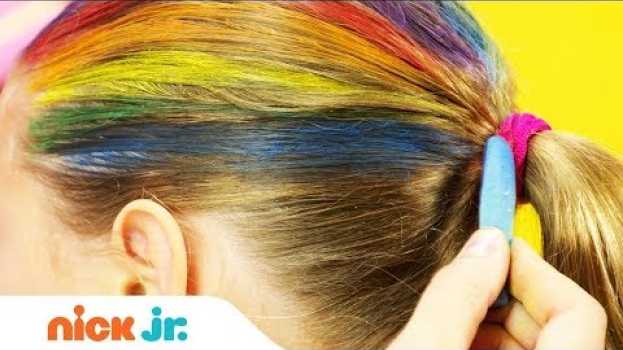Video How to Create a Rainbow Helmet 🌈 Style Files Hair Tutorial | Sunny Day’s Style Files | Nick Jr. su italiano