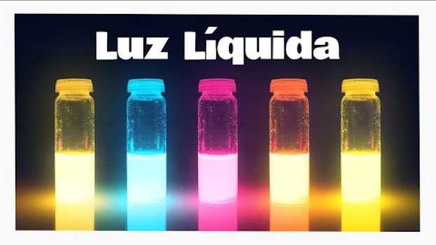 Video ¡Cómo hacer LUZ LÍQUIDA! | La Quimioluminiscencia em Portuguese