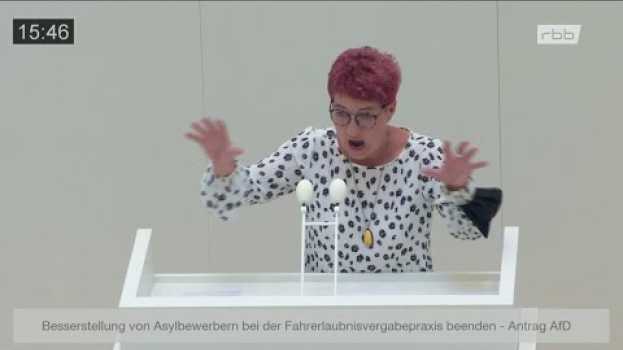 Видео Rede im Landtag - Reaktion auf den AfD-Antrag "Fahrerlaubnisvergabe bei Asylbewerbern" на русском