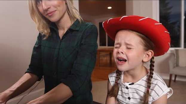Video WHEN SHE LOVED ME (TOY STORY) - 6-YEAR-OLD CLAIRE CROSBY AND MOM em Portuguese