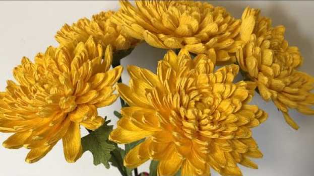 Video Простой способ хризантемы из гофрированной /креп бумаги /  Easy Chrysanthemums made from crepe paper em Portuguese